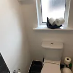 Mini-apt Carrigaline, 2min To Town 1 Bed & Sofa Bed Sleeps 4 *