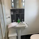 Mini-apt Carrigaline, 2min To Town 1 Bed & Sofa Bed Sleeps 4 アパート
