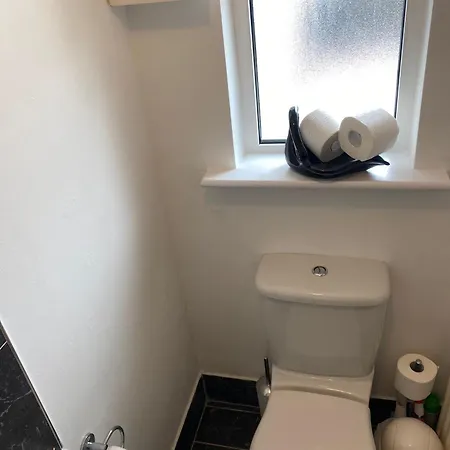 Mini-apt Carrigaline, 2min To Town 1 Bed & Sofa Bed Sleeps 4 *