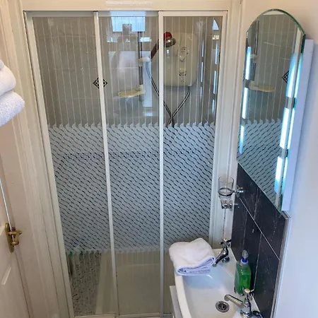 Mini-apt Carrigaline, 2min To Town 1 Bed & Sofa Bed Sleeps 3 Or 4 קריגאלין