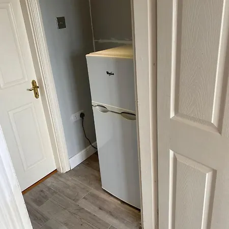 Mini-apt Carrigaline, 2min To Town 1 Bed & Sofa Bed Sleeps 4 Апартаменты *