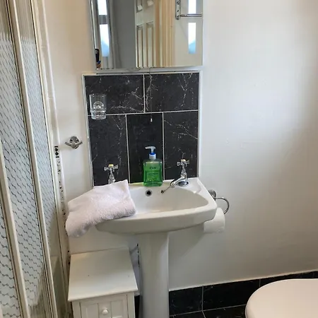 Mini-apt Carrigaline, 2min To Town 1 Bed & Sofa Bed Sleeps 4 Апартаменты
