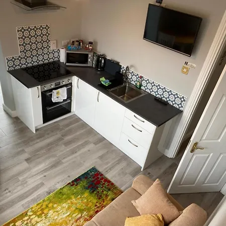 Mini-apt Carrigaline, 2min To Town 1 Bed & Sofa Bed Sleeps 4 * Карригалин