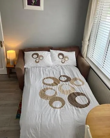 Mini-apt Carrigaline, 2min To Town 1 Bed & Sofa Bed Sleeps 4 Lejlighed *