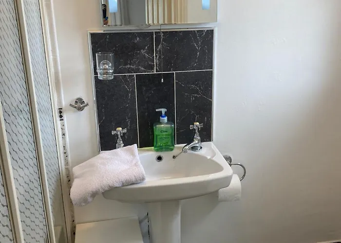 Mini-apt Carrigaline, 2min To Town 1 Bed & Sofa Bed Sleeps 4 Lejlighed